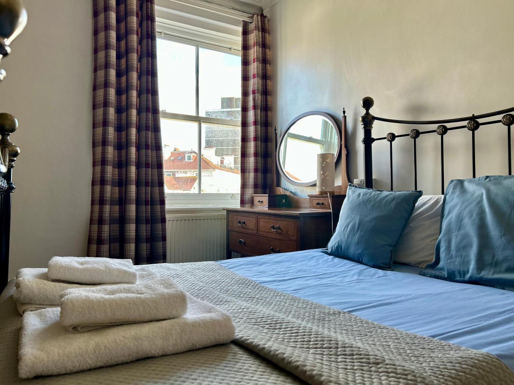 Clarence Quarters Self-Catering Guest House Portsmouth Exterior photo