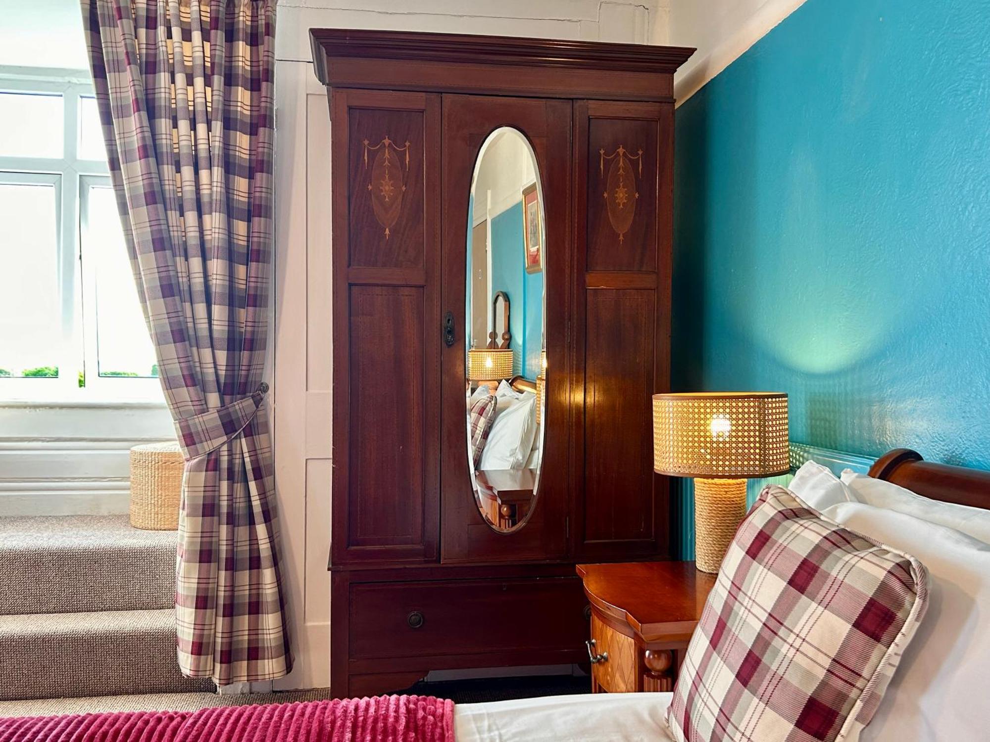 Clarence Quarters Self-Catering Guest House Portsmouth Room photo